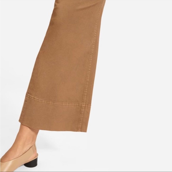 Everlane - Lightweight Wide-Leg Crop Chino - Picture 3 of 5